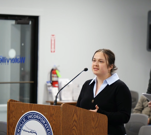 Alina Madyarova (Class of ’27) presents her research on the relationship between community paramedicine and 911-emergency call utilization to Waterville’s City Council